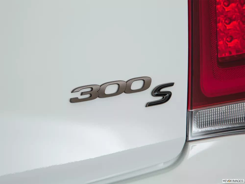 Chrysler 300C 2018 5.7L Plus