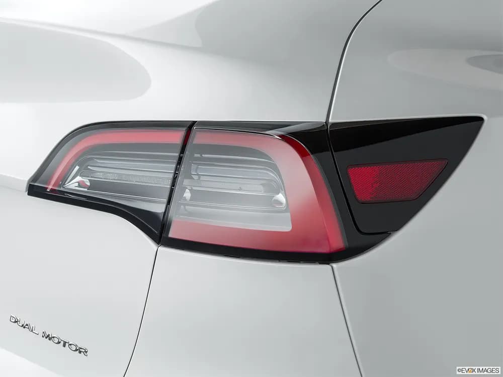 Performance (AWD)