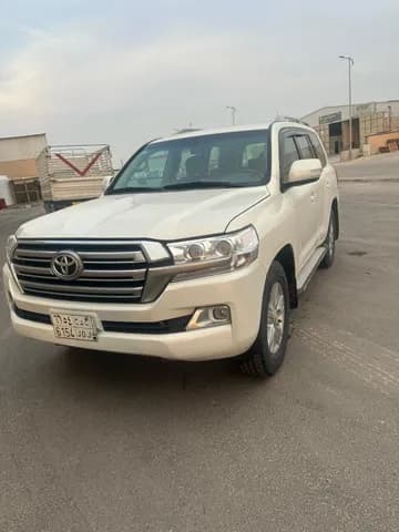مستعملة تويوتا لاند كروز 2014 مستعملة تويوتا لاند كروز 2014 used_cars.forSale