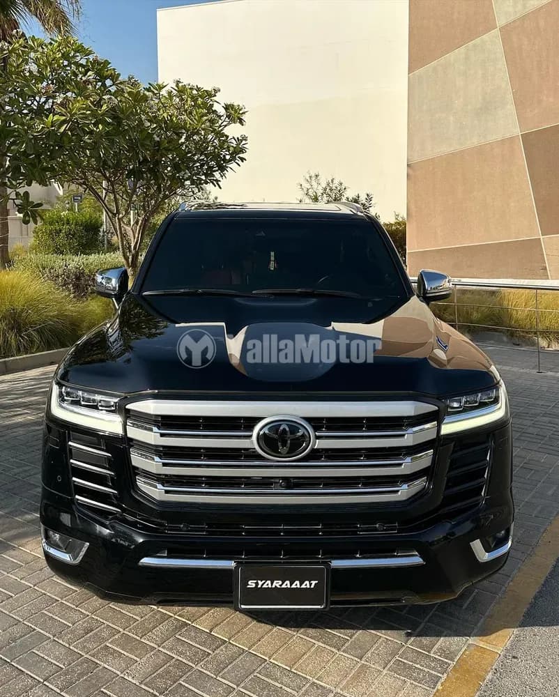 تويوتا لاند كروزر 5.7L VXR 2022 مستعملة