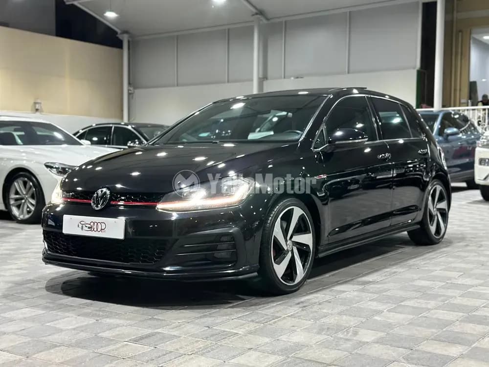 فولكس فاجن جولف GTI Hatchback 2017 مستعملة