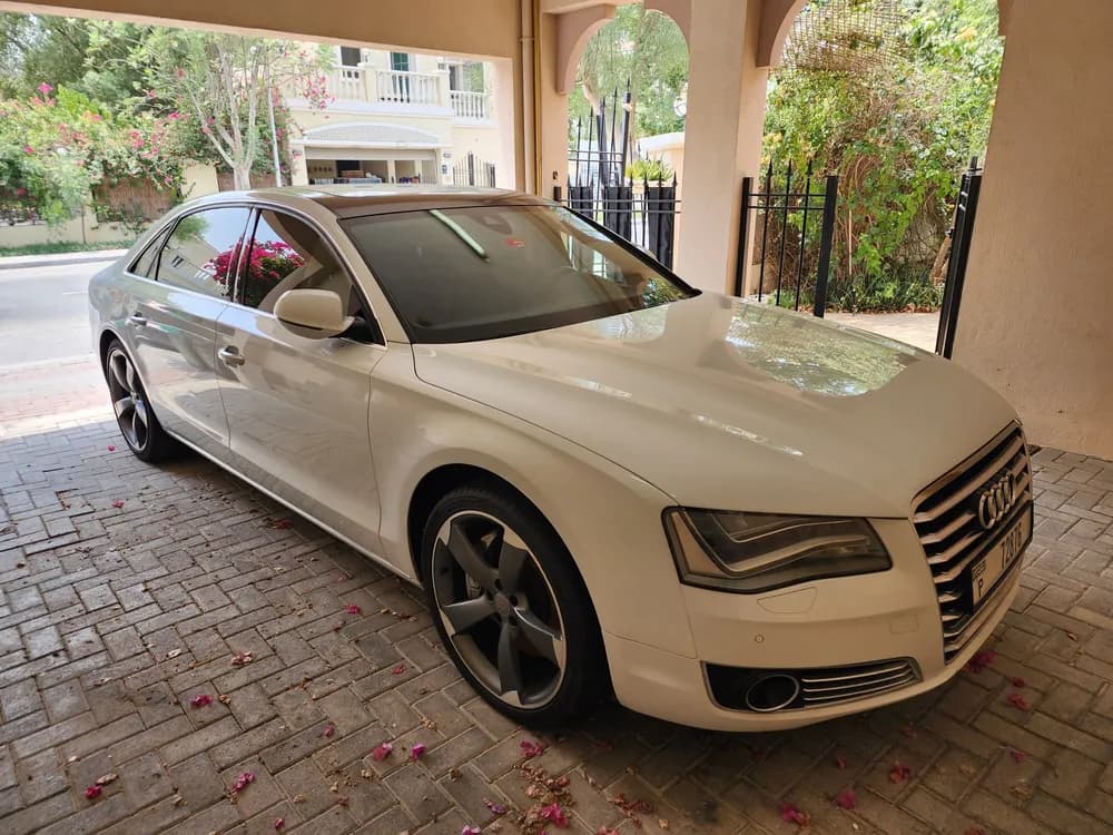 أودي أي8 أل 4.0L 420 HP 2014 مستعملة