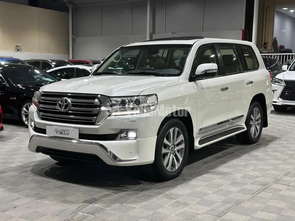 تويوتا لاند كروزر 4.6L GXR 2018 مستعملة
