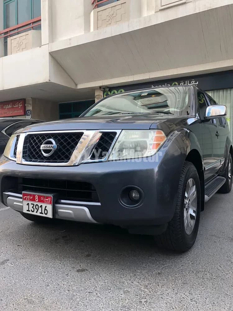 Used Nissan Pathfinder LE 2011
