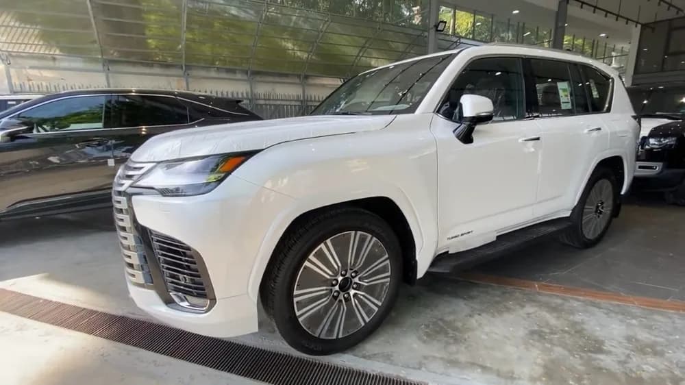 Used Lexus LX 600 Signature AWD (7-Seats) 2023