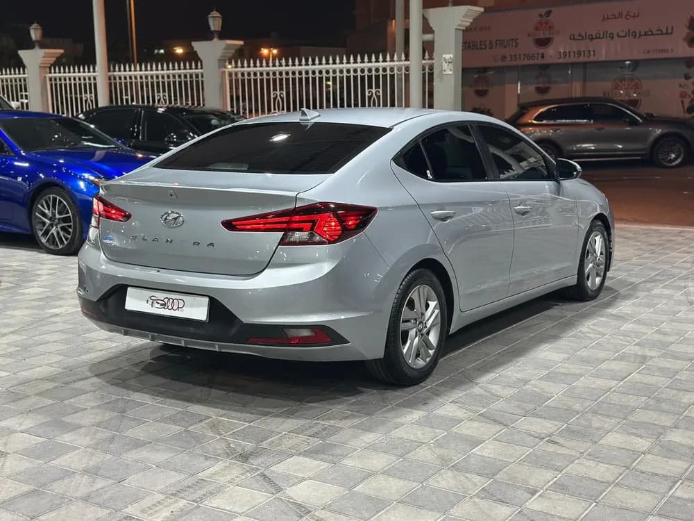 هيونداي إلانترا 2.0L Mid 2020 مستعملة
