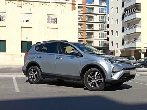 تويوتا راف4 4 Door 2.4L 2017 مستعملة