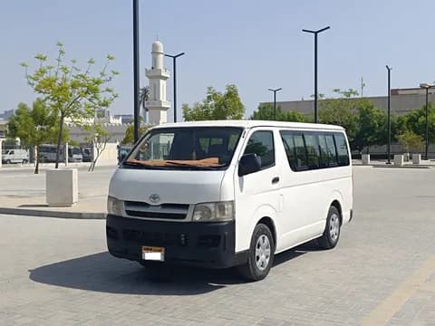 تويوتا هايس Mid Roof Van 2010 مستعملة