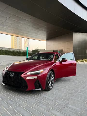 لكزس آي أس 300 4 door 2.5L 2024 مستعملة