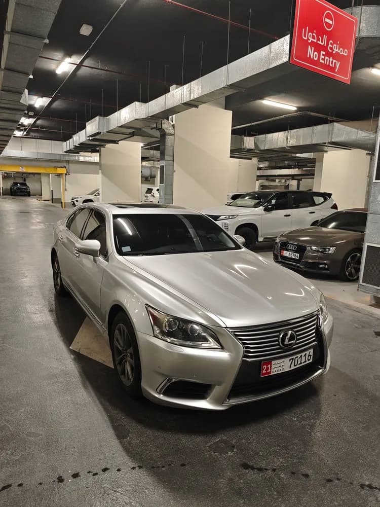 مستعملة لكزس أل أس 460 4 door 4.6L SWB 2013