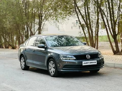 فولكس فاجن جتا 2.0L Sedan 2017 مستعملة