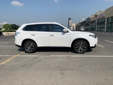 Used Mitsubishi Outlander 2.4L GLX Full Option (7-Seater) 2015 Used Mitsubishi Outlander 2.4L GLX Full Option (7-Seater) 2015 for sale