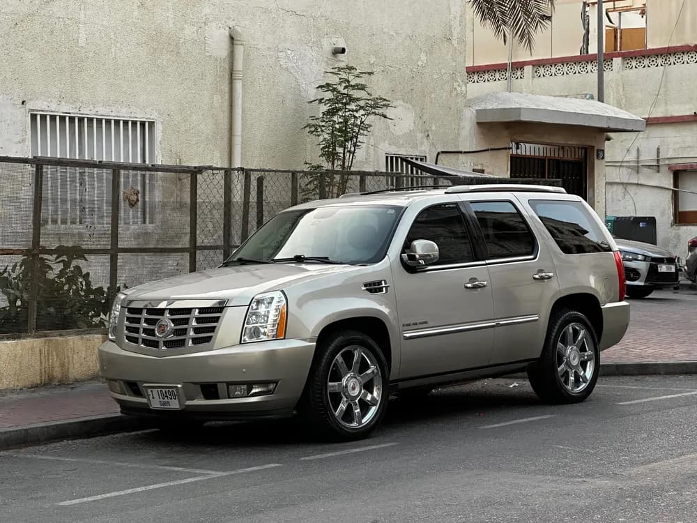 Used Cadillac ESCALADE 6.2L 2013