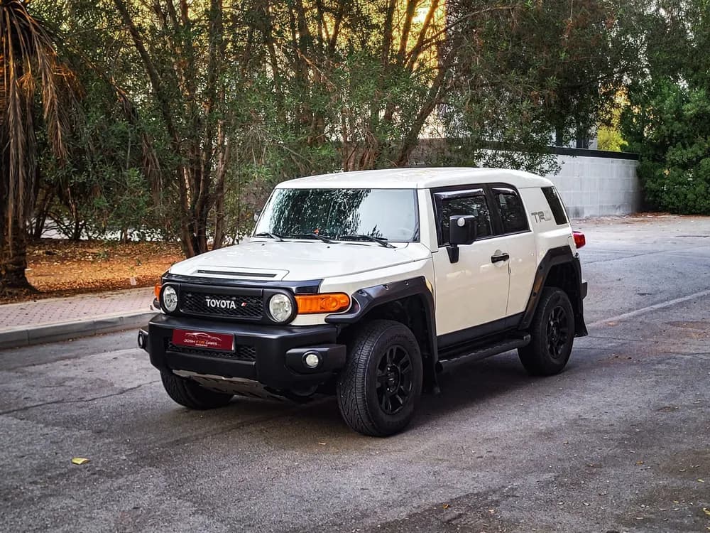تويوتا اف جاي كروزر 4.0L GXR 2015 مستعملة