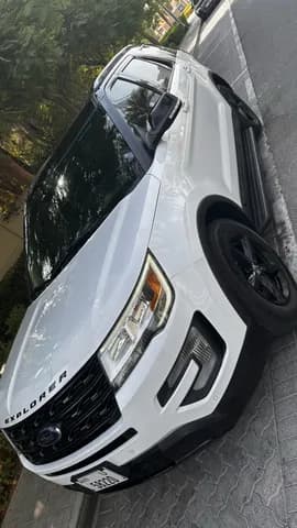 Used Ford Explorer 3.5L V6 XLT (AWD) Full Option 2017 Used Ford Explorer 3.5L V6 XLT (AWD) Full Option 2017 used_cars.forSale