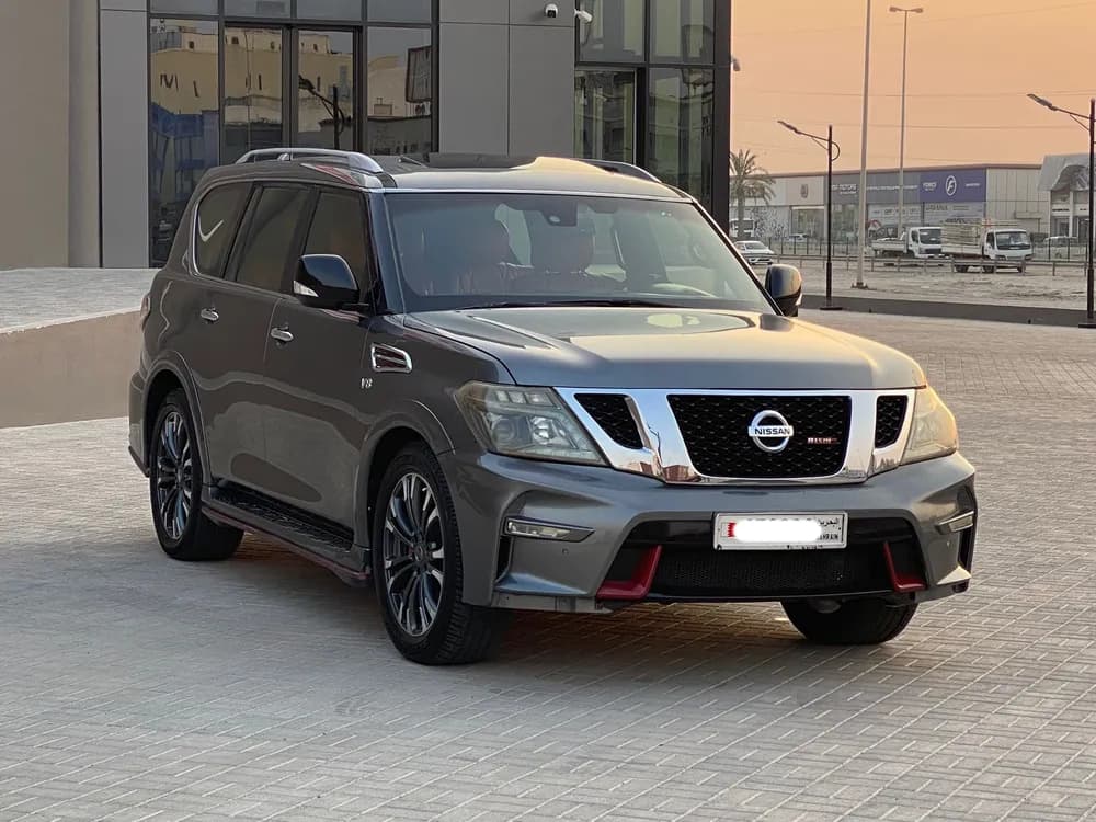 نيسان باترول 5.6L LE Platinum 2017 مستعملة