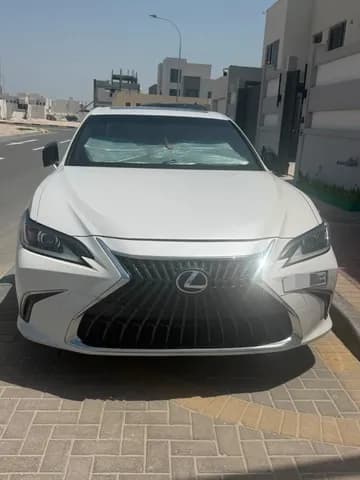 لكزس إي إس 350 Platinum 2023 مستعملة