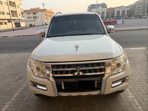 ميتسوبيشي باجيرو 3.5L 5 Door Basic 2015 مستعملة ميتسوبيشي باجيرو 3.5L 5 Door Basic 2015 مستعملة used_cars.forSale