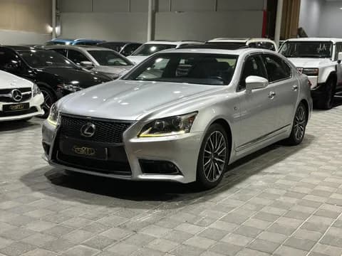 لكزس أل أس 460 4 door 4.6L SWB 2016 مستعملة